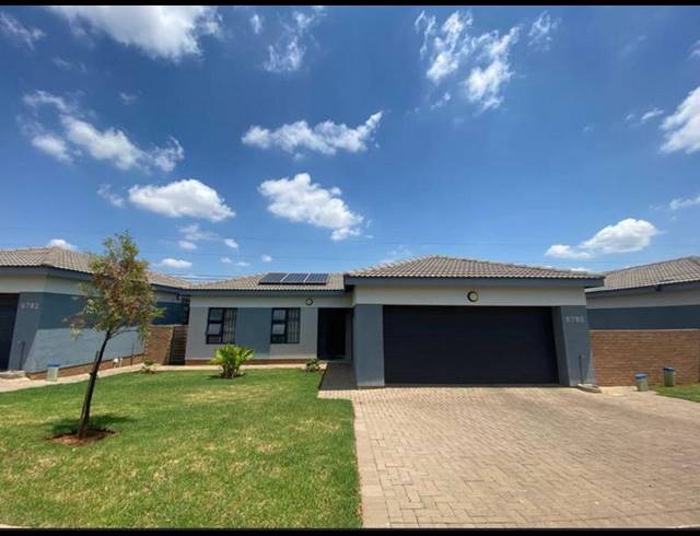 3 BEDROOM HOUSE FOR SALE IN THATCHFIELD